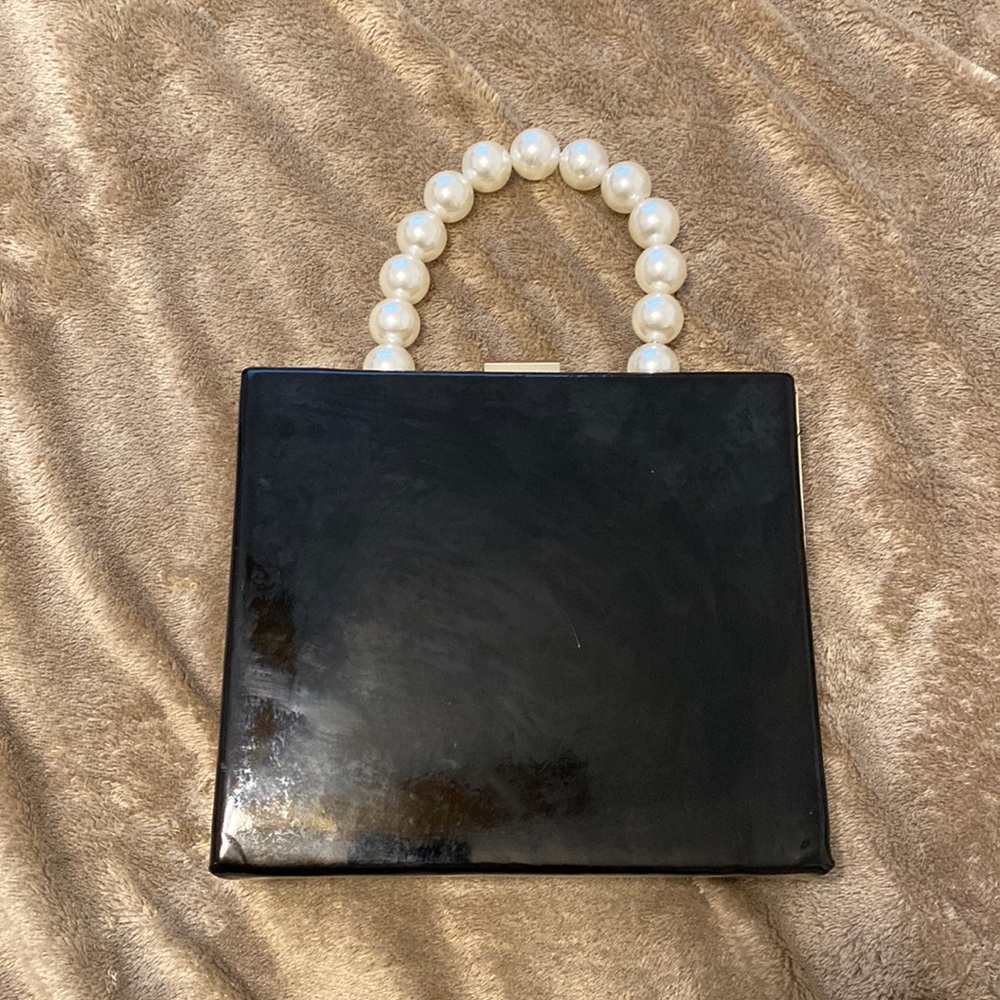 Black clutch